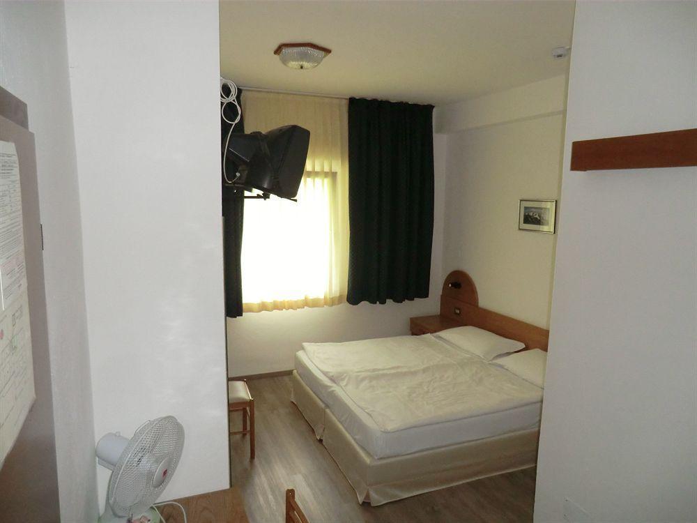 Hotel Casa Serena 2*